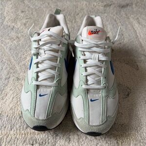 Nike Men's White and Green Sneakers